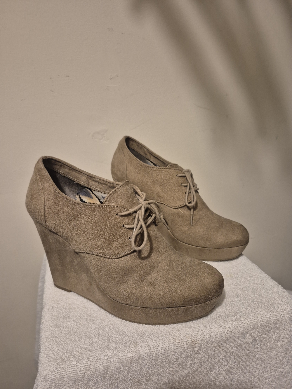 Report Tan Suede Wedge Booties Size 10
